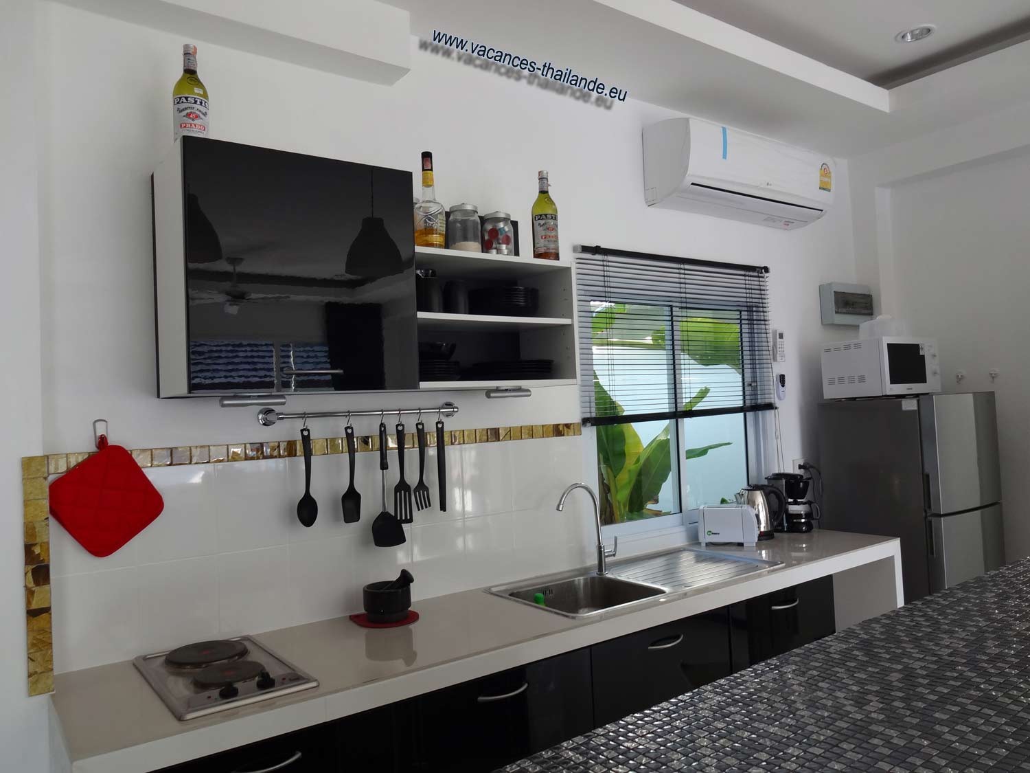 Photo 33 english kitchen electric stove, microwave oven and various accessory koh samui